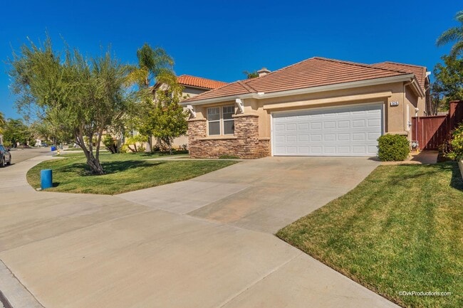 Building Photo - 575 Chesterfield Cir