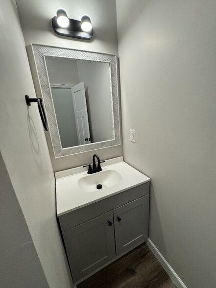 Building Photo - 113 Saluda St