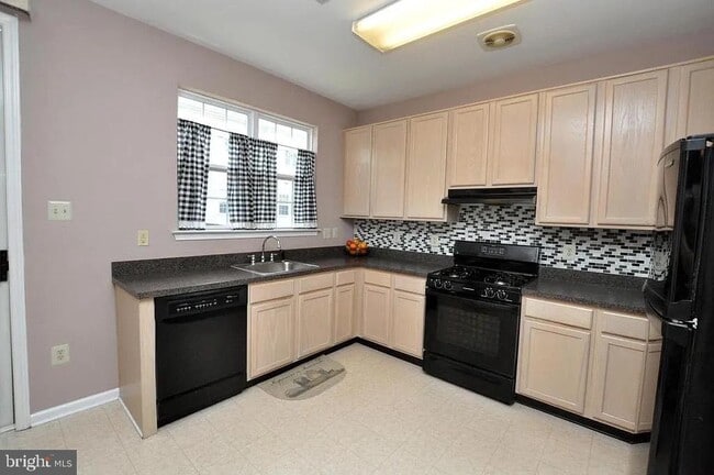 Building Photo - 6702 Riverfront Dr