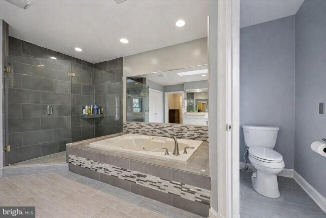 Building Photo - 9917 Kendale Rd