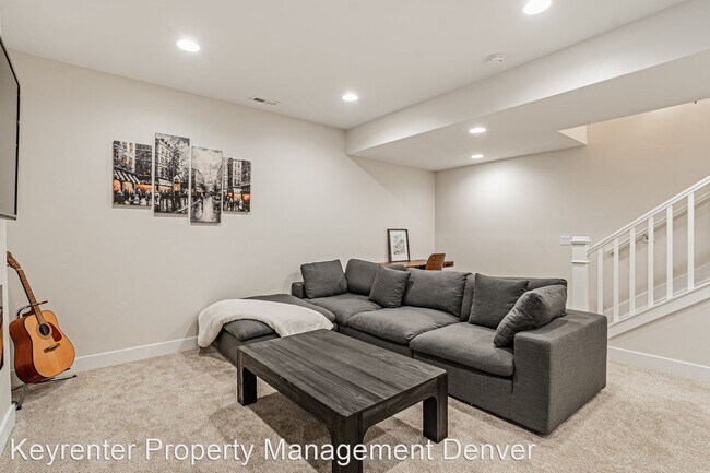 Building Photo - 4 br, 3.5 bath House - 2570 South Cherokee...