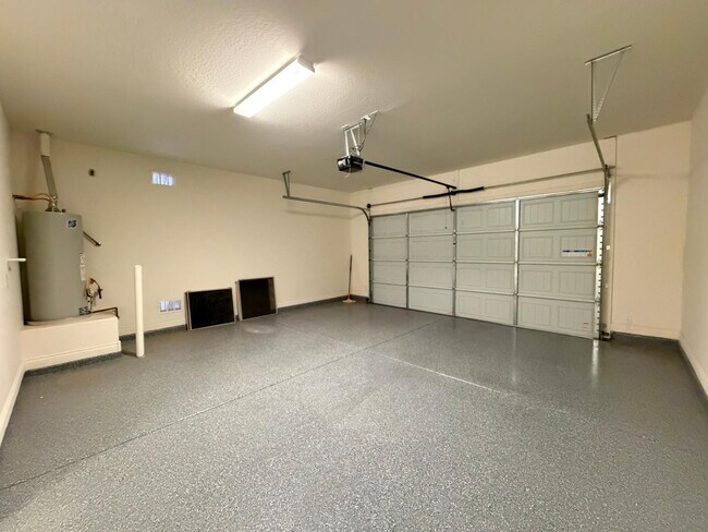 Building Photo - 9541 E Theia Dr