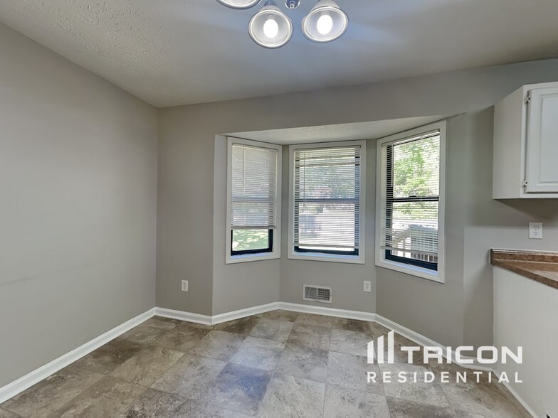 Building Photo - 4170 Summer Wood Dr