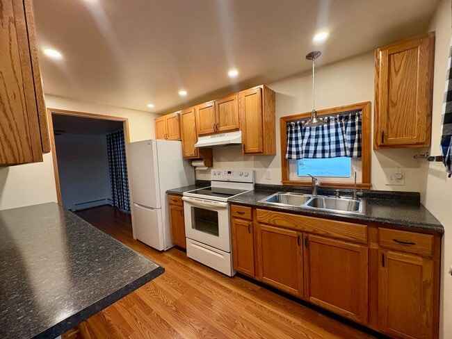 Building Photo - 3 Bedroom Rancher in Lebanon!