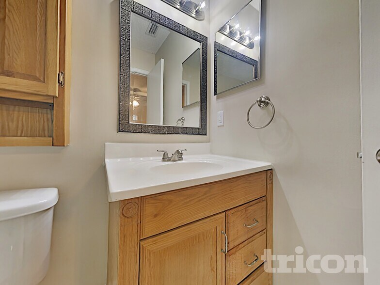 Building Photo - 1293 Munson Cove Dr