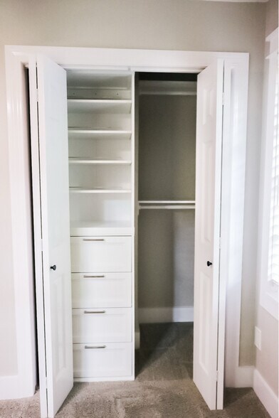 Building Photo - 4013 N Locust St