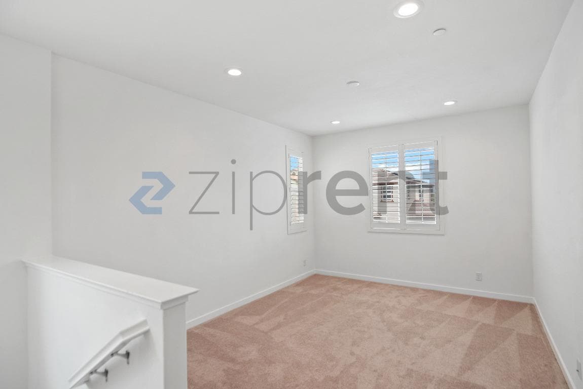 Building Photo - 1280 Hernandez Wy