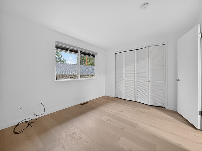 Building Photo - 16711 NE 18th St