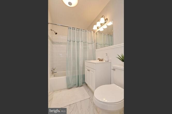 Building Photo - 2609 Dakota St