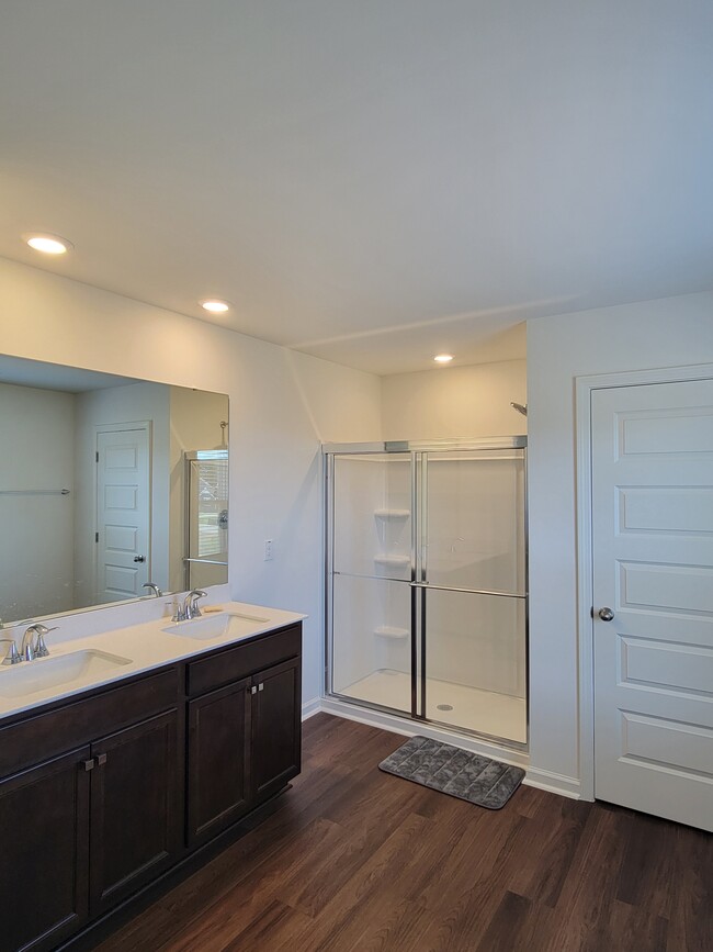 Building Photo - 645 Thomas Gage Dr