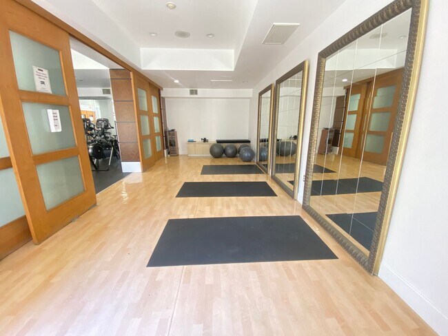 Building Photo - Gorgeous Spacious 2 Bedroom - 2 bath Condo with parking in Little Tokyo