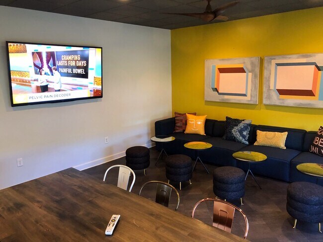 Building Photo - 3 Bedroom Apartment in University Village