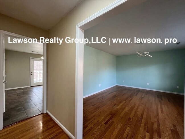 Building Photo - Peaceful Retreat with Outdoor Space-Botetourt County