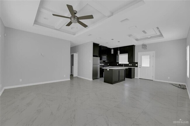 Building Photo - 1012 E la Cantera Ave