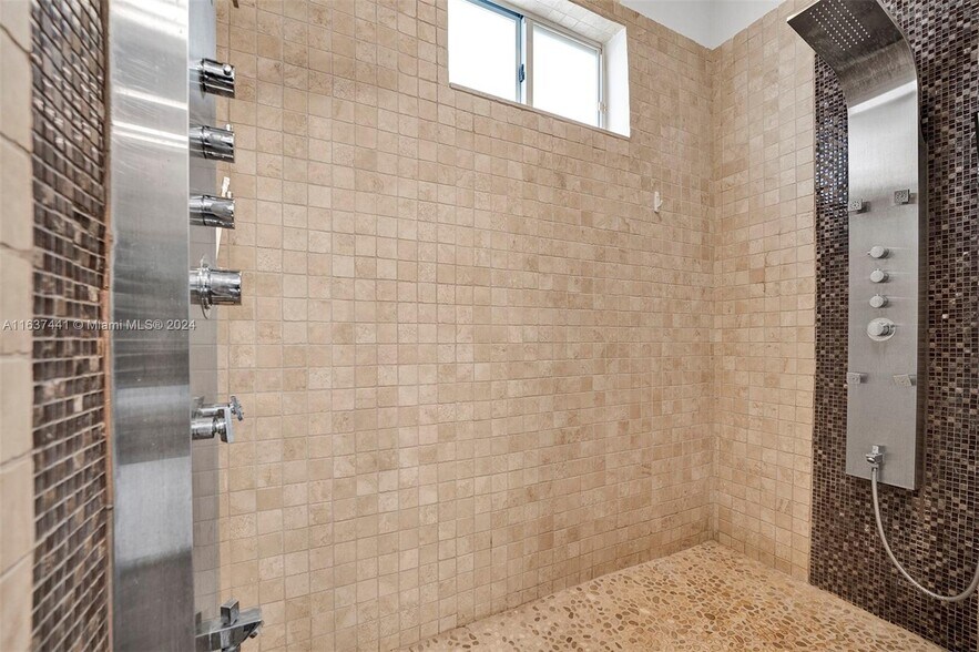 Building Photo - 5050 SW 166th Ave