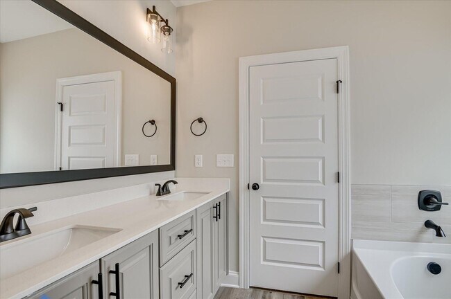 Building Photo - 136 Tanager Ln