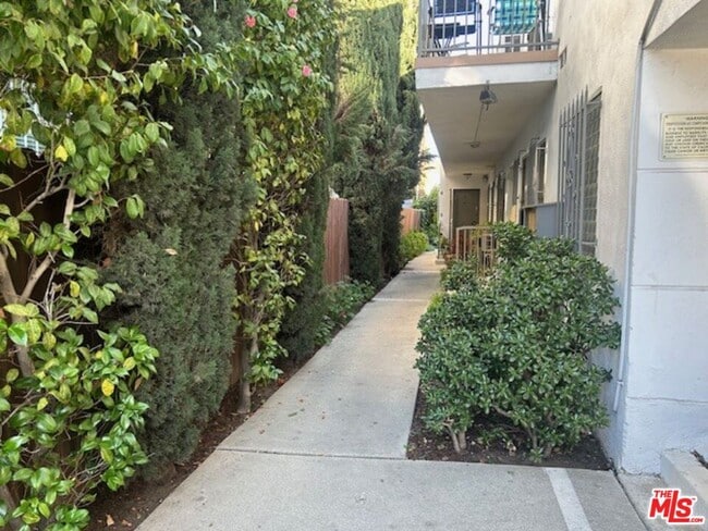 Building Photo - 1428 S Bedford St