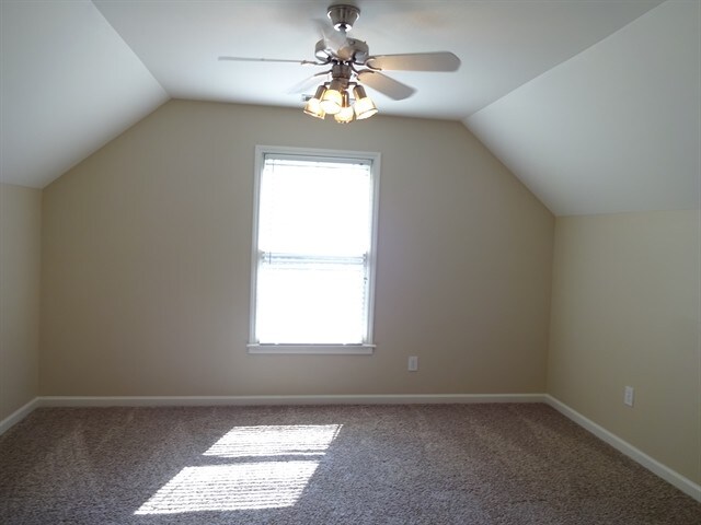 Building Photo - 2401 Weatherstone Cir SE