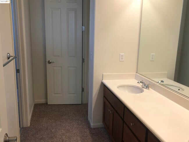 Building Photo - 5666 Arcadia Cir
