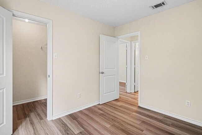 Building Photo - Charming 2-bedroom, 1-bath home in a convenient Fort Worth location!