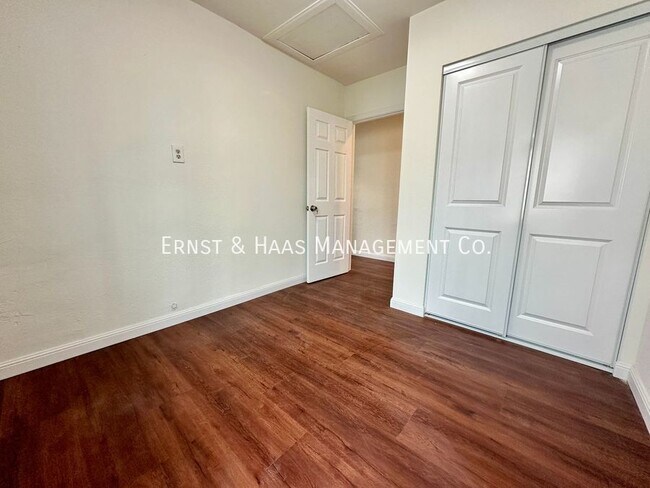 Building Photo - Fantastic 3 Bedroom Duplex Near Poly High ...