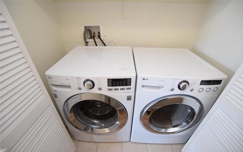 Building Photo - 5540 Great Divide St