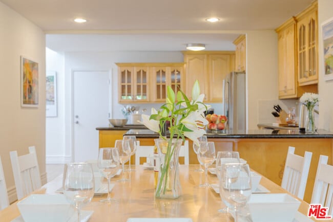 Building Photo - 110 N Barrington Ave