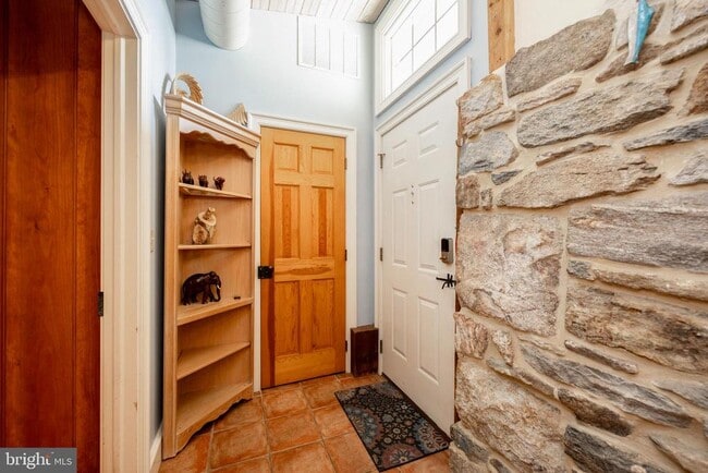 Primary Photo - 138 Moore Rd