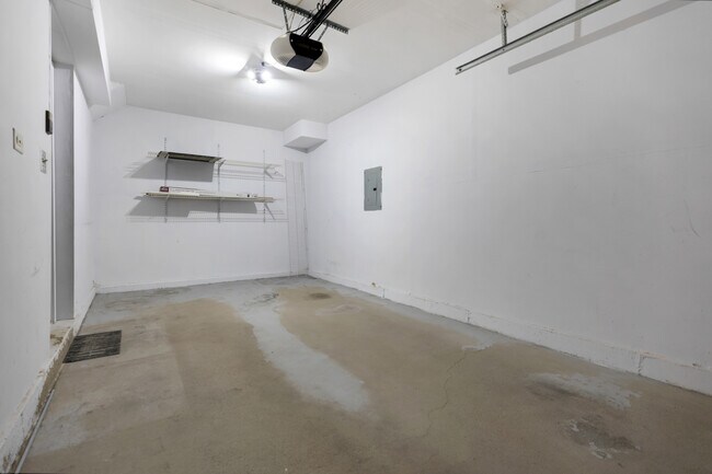 Building Photo - 122 Creston Cir