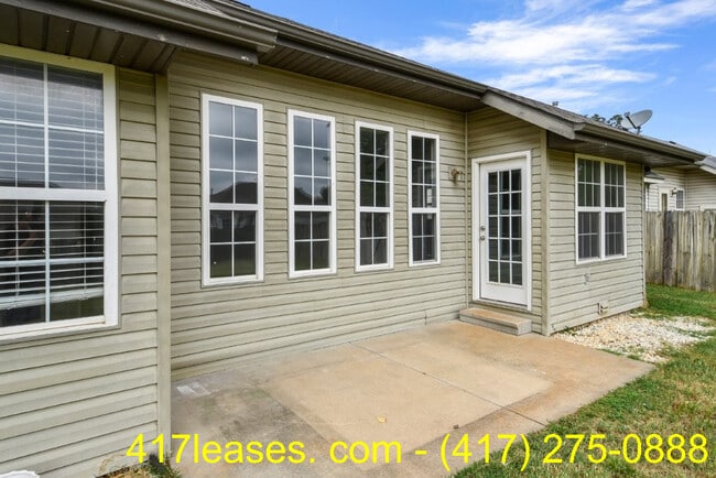 Building Photo - 834 S Duke Ave