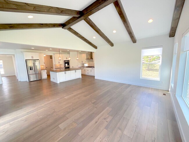 Building Photo - 5 Bedroom Home Available Near Baptist Rd &...