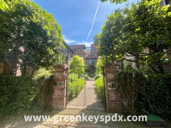 Building Photo - Affordable Nob Hill Studio Condo at Patricia Court – Walk to NW 23rd - Rent covers water, sewer, ...