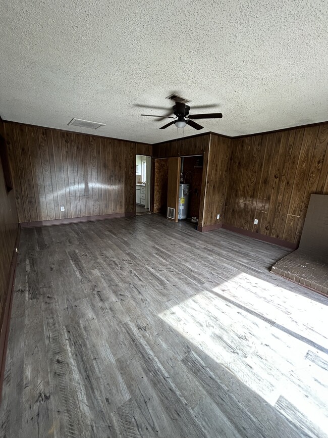 Building Photo - 1308 Wendy Linda Dr