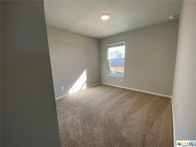 Building Photo - 154 Solitude Dr