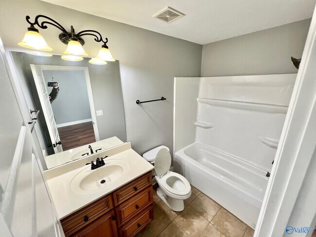 Building Photo - 105 Summerset Ln