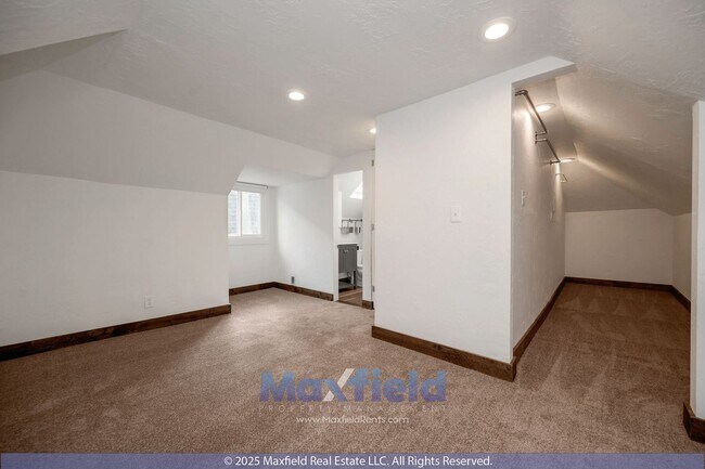 Building Photo - 712 S 900 E