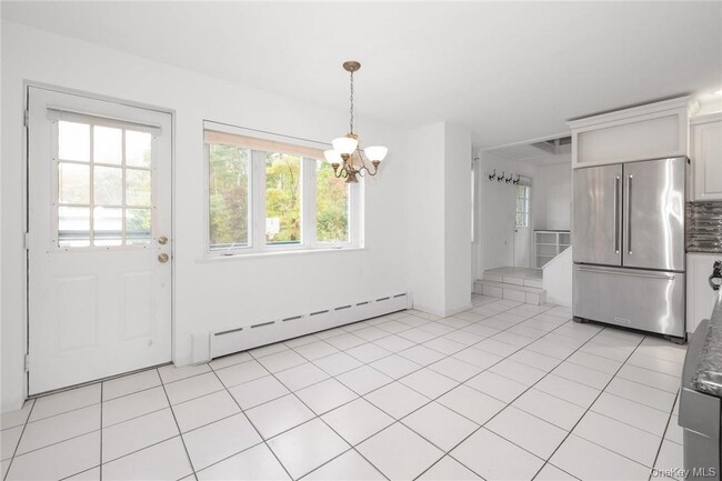 Building Photo - 28 School St