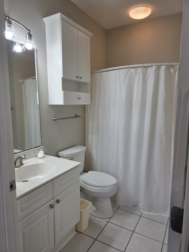 Building Photo - 4879 Dahlia Ct