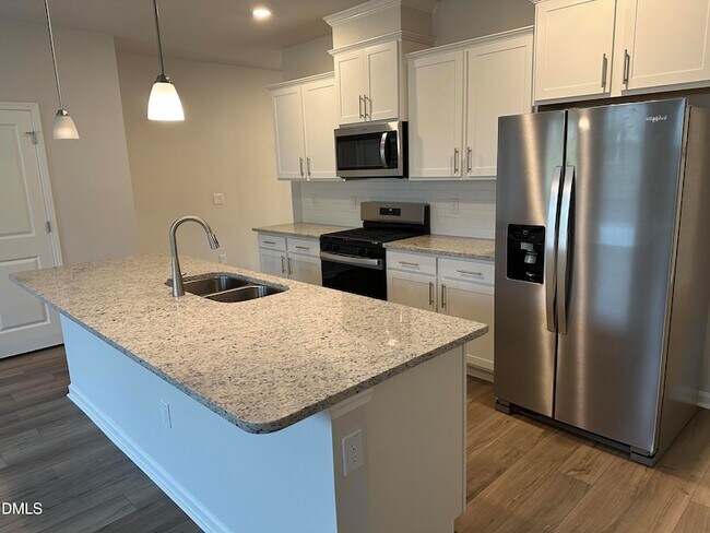 Building Photo - 1359 Hasse Ave