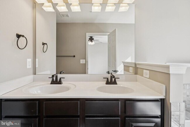 Building Photo - 1118 Bayberry Lane