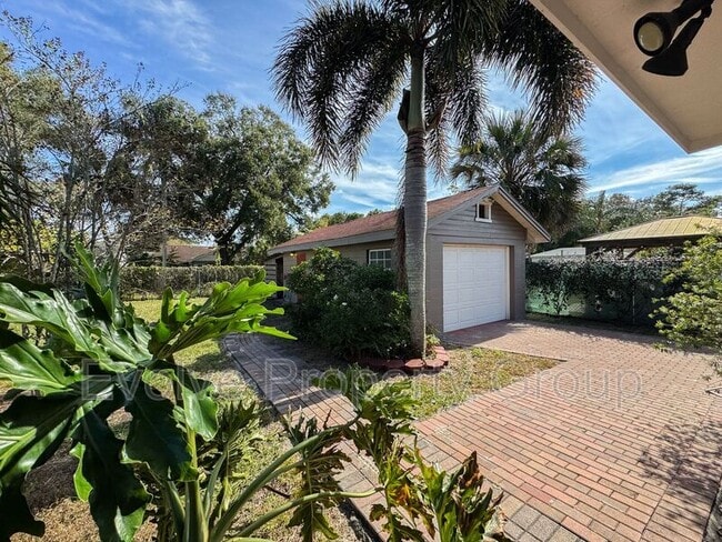 Building Photo - 931 Shine Ave