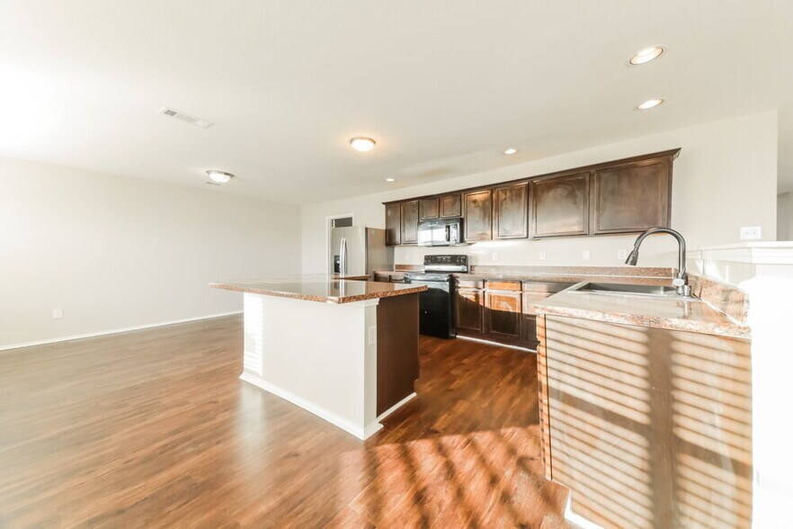 Building Photo - 4024 Cane River Rd