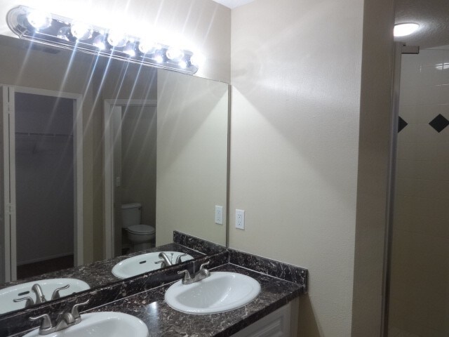 Building Photo - 201 Lancer Oak Dr