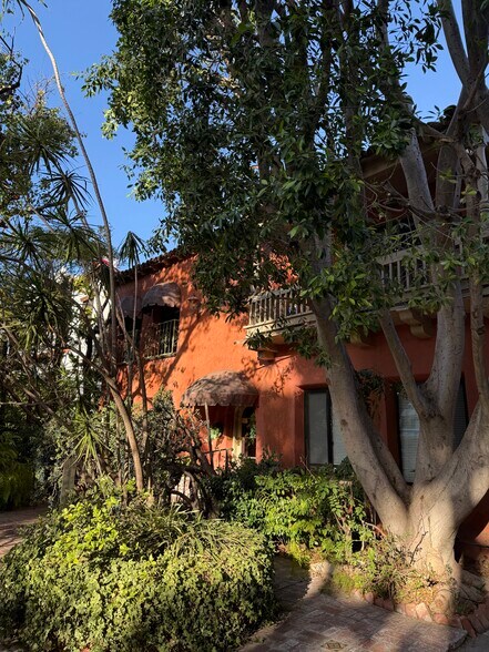 Building Photo - 840 Huntley Dr