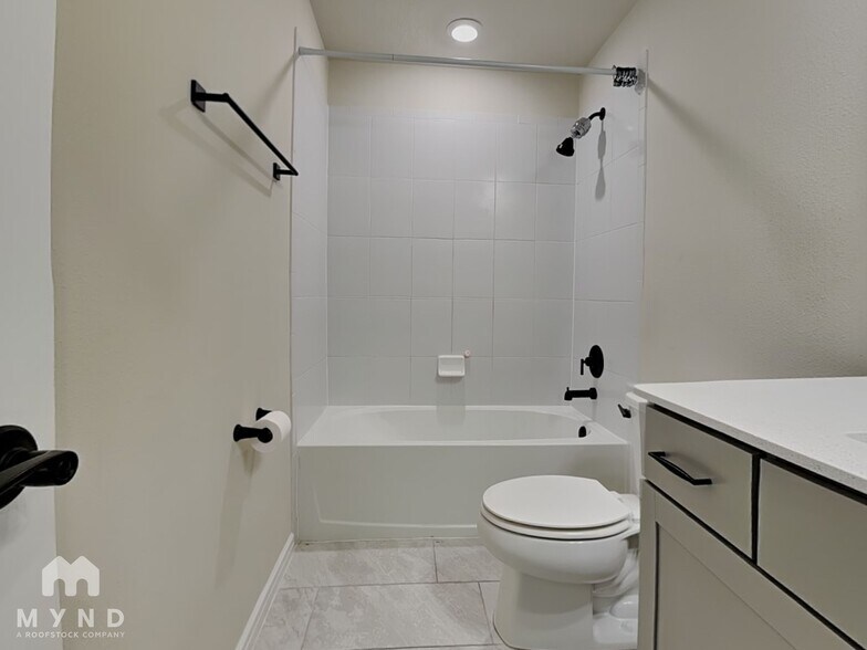 Building Photo - 14342 Orchid Is Dr