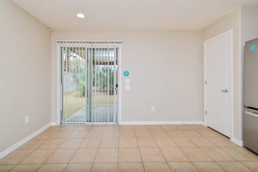 Building Photo - 1084 W Calle Del Libro Dorado