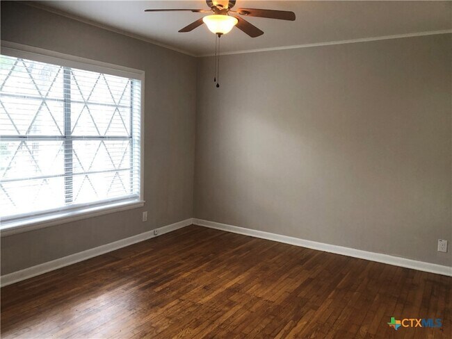 Building Photo - 1175 Canyon Dr