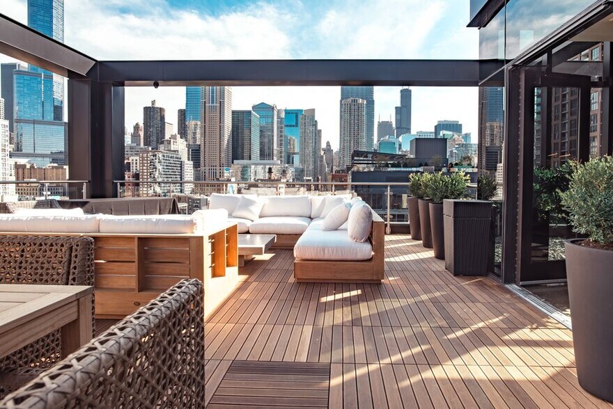 Rooftop deck - 154 W Erie St