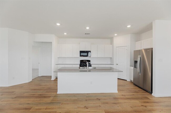 Building Photo - 627 Waterway Ave