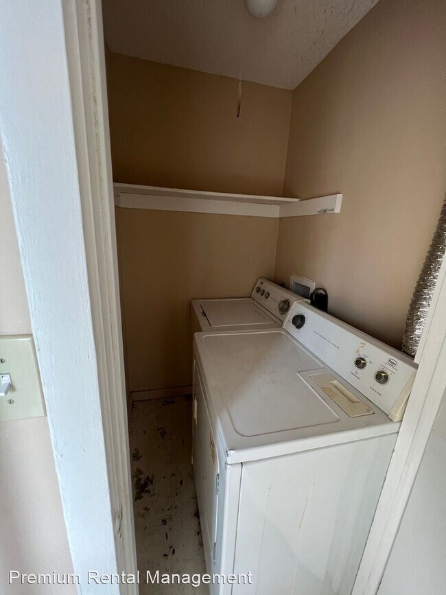 Building Photo - 2 br, 1.5 bath House - 3766 Aristotle Ave
